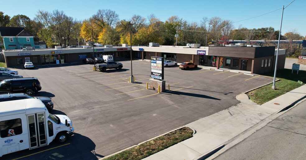 539 E Santa Fe St, Olathe, KS for lease - Building Photo - Image 2 of 4