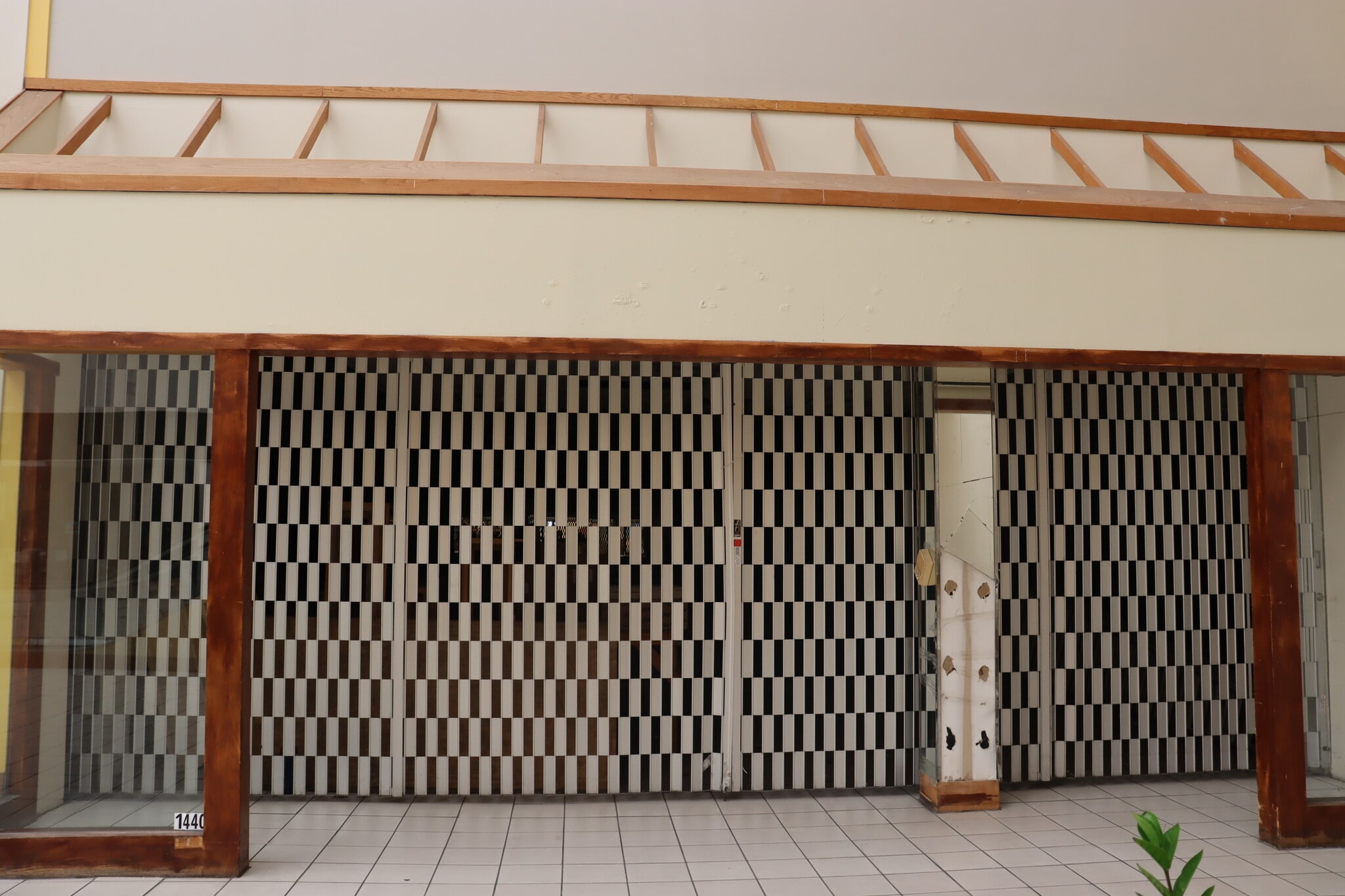 1205 NE 163rd St, North Miami Beach, FL for lease Interior Photo- Image 1 of 5