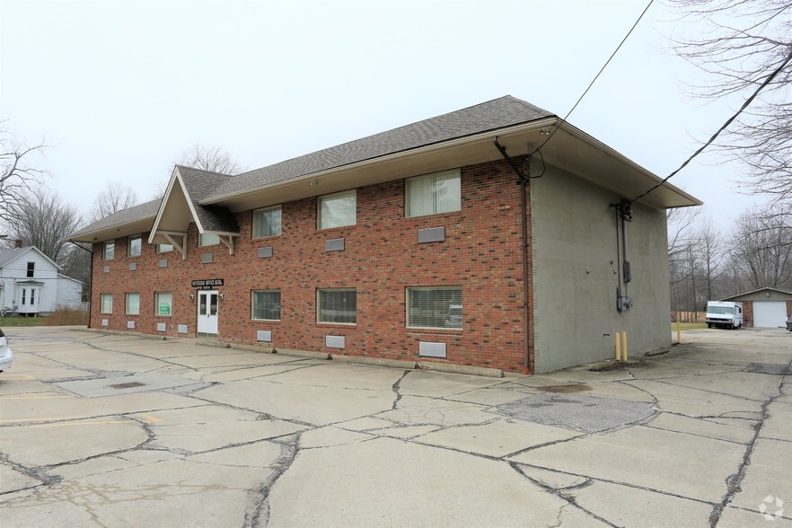 31674 Center Ridge Rd, North Ridgeville, OH for lease - Primary Photo - Image 1 of 11