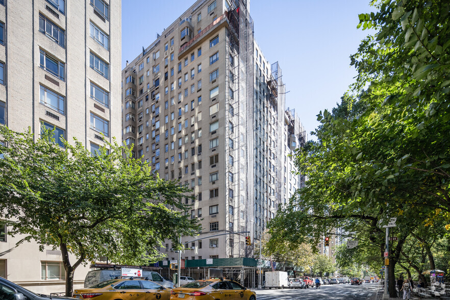 875 Fifth Ave, New York, NY for sale - Primary Photo - Image 1 of 4