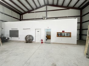 2950 Preston Ave, Pasadena, TX for lease Interior Photo- Image 2 of 5