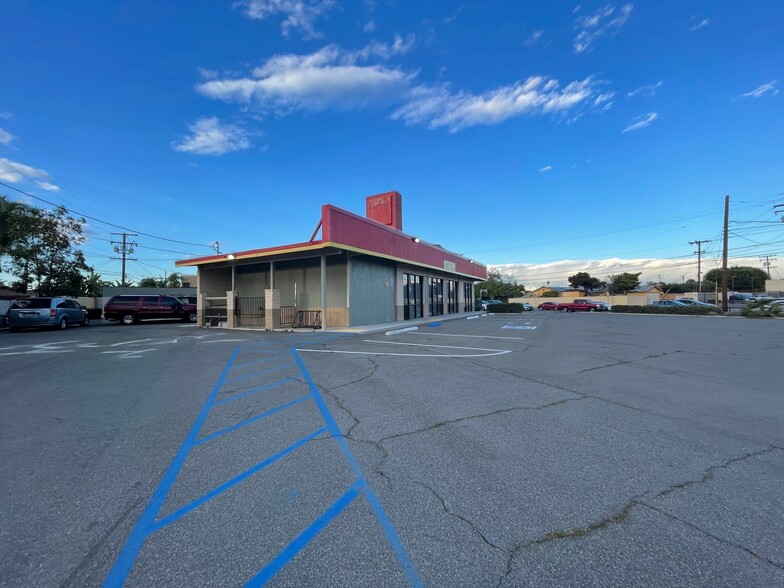 10471 Magnolia Ave, Anaheim, CA for lease - Building Photo - Image 3 of 33