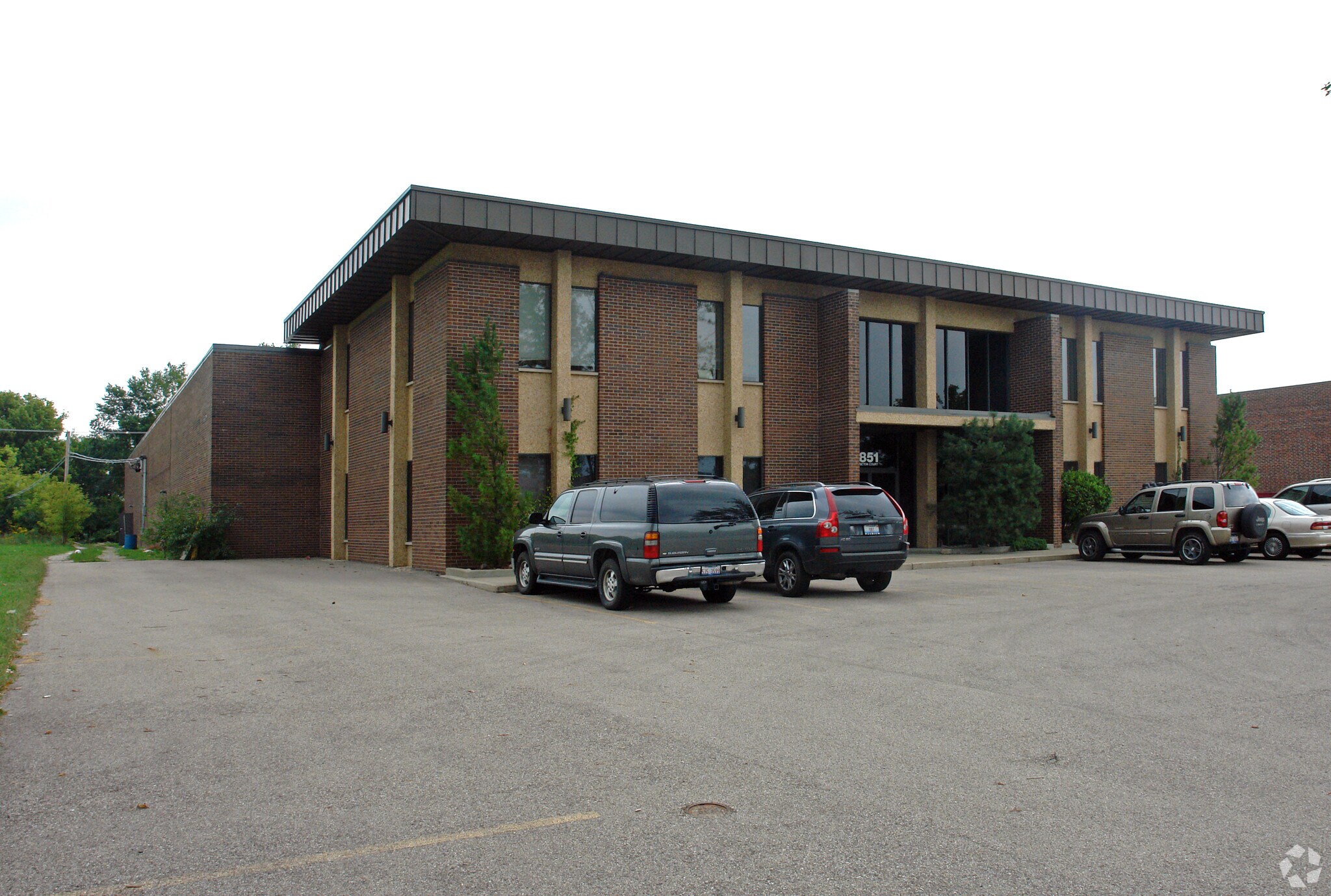 851 Seton Ct, Wheeling, IL for lease Primary Photo- Image 1 of 5