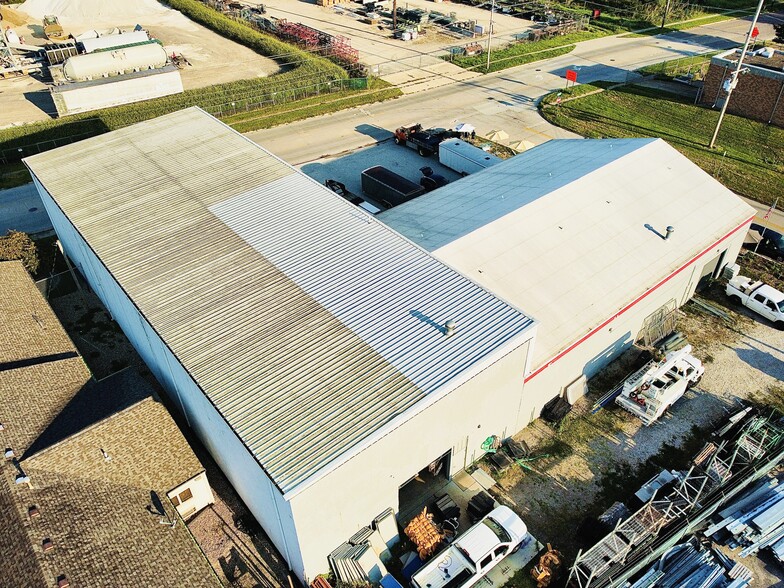 107 Caroline St, Bloomington, IL for sale - Building Photo - Image 2 of 10