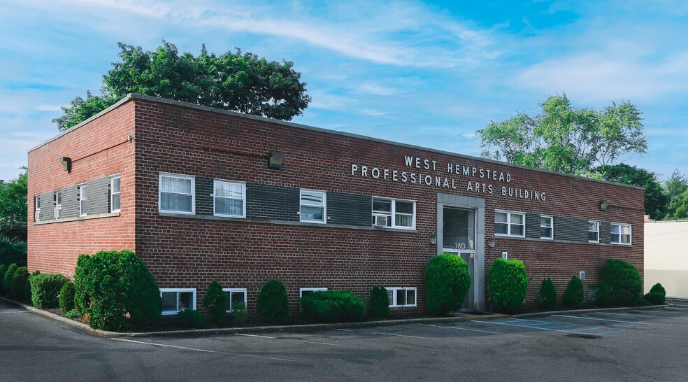 380 Hempstead Ave, West Hempstead, NY for lease - Building Photo - Image 1 of 2