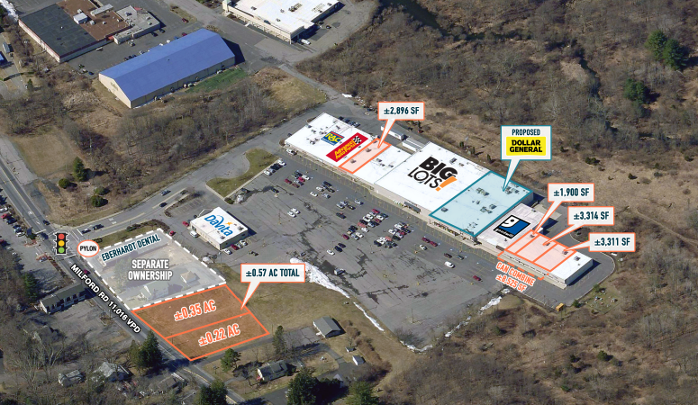 4-28 Eagles Glenn Mall, East Stroudsburg, PA for lease - Building Photo - Image 1 of 17