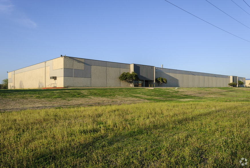 1232 Crowley Dr, Carrollton, TX for lease - Primary Photo - Image 1 of 8