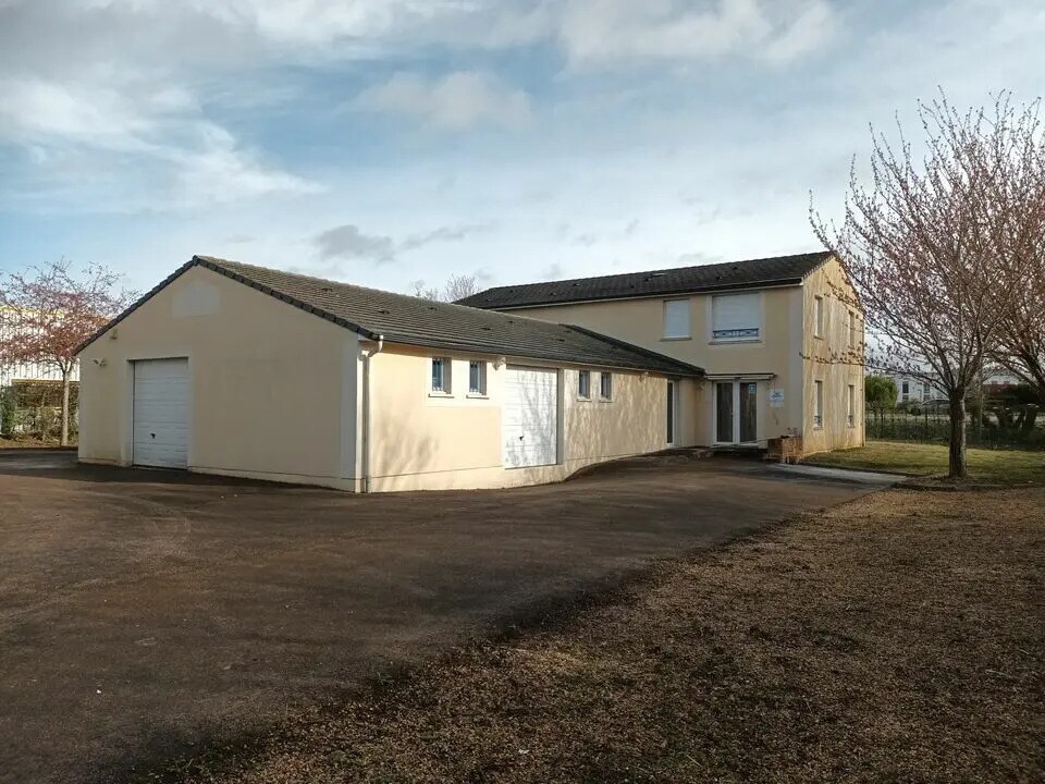 Flex in Val-de-Reuil for lease Building Photo- Image 1 of 9