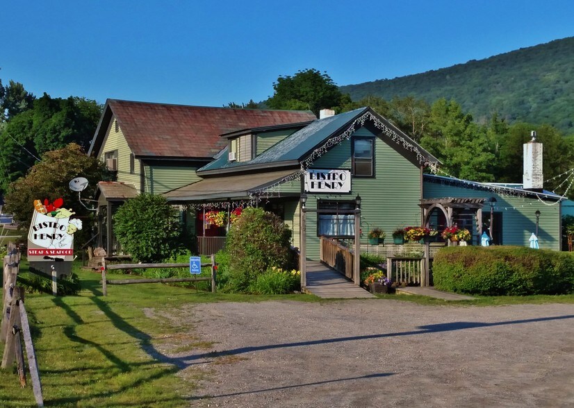 1942 Depot St, Manchester Center, VT for sale - Primary Photo - Image 1 of 1