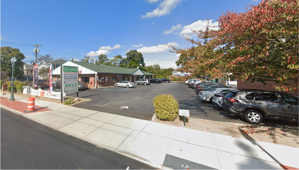 117 Main St, East Islip, NY for sale - Building Photo - Image 2 of 4