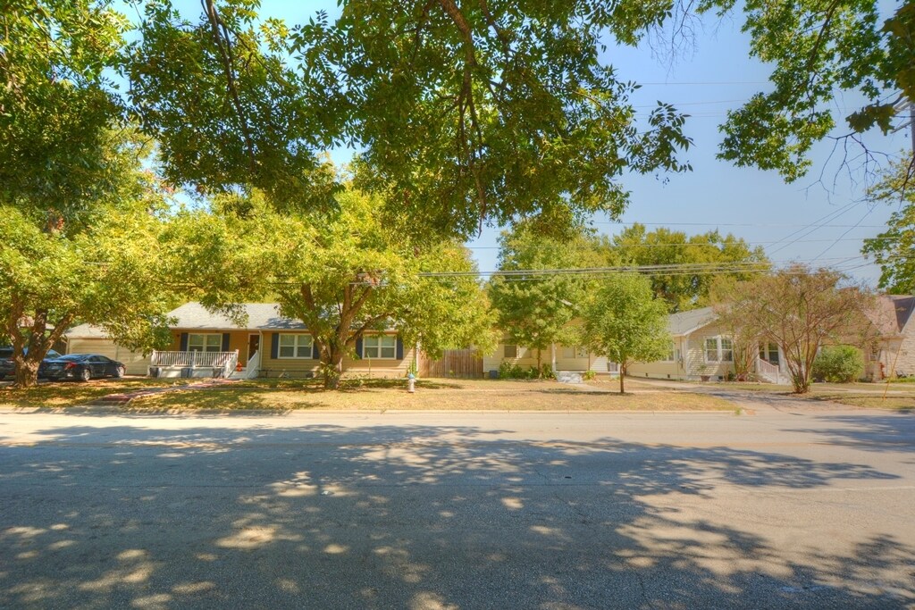 1221 S Austin Ave, TX 78626 Specialty For Sale