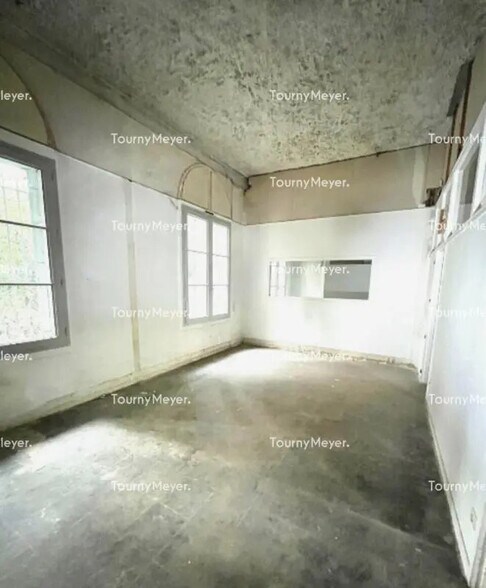 Office in Nîmes for lease - Building Photo - Image 2 of 5