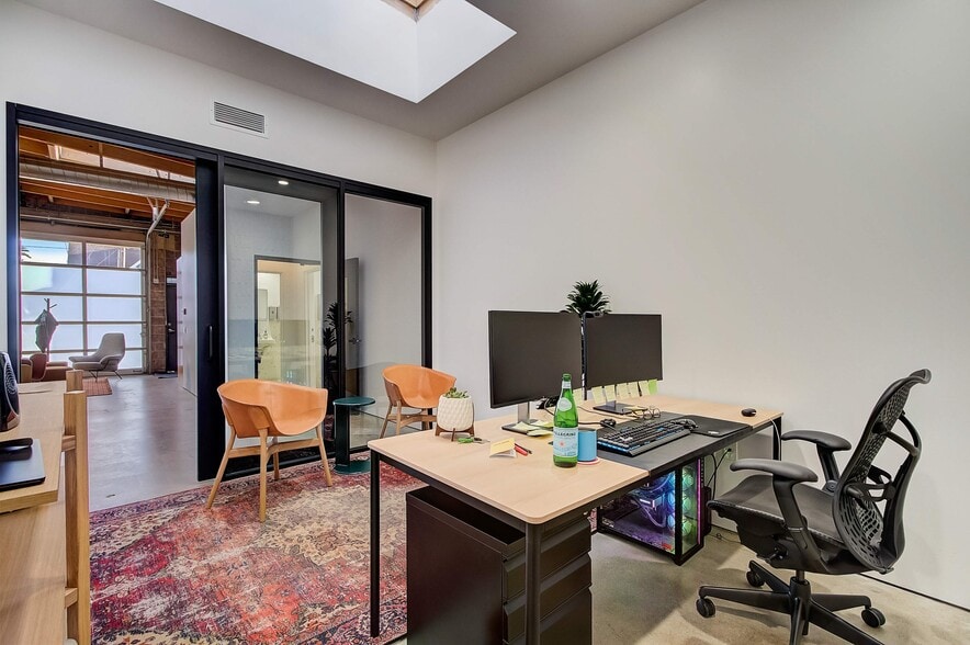 219-221 Rose Ave, Venice, CA for lease - Building Photo - Image 3 of 5