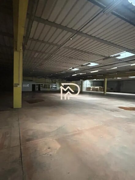 Industrial in Aubagne for lease - Interior Photo - Image 2 of 9