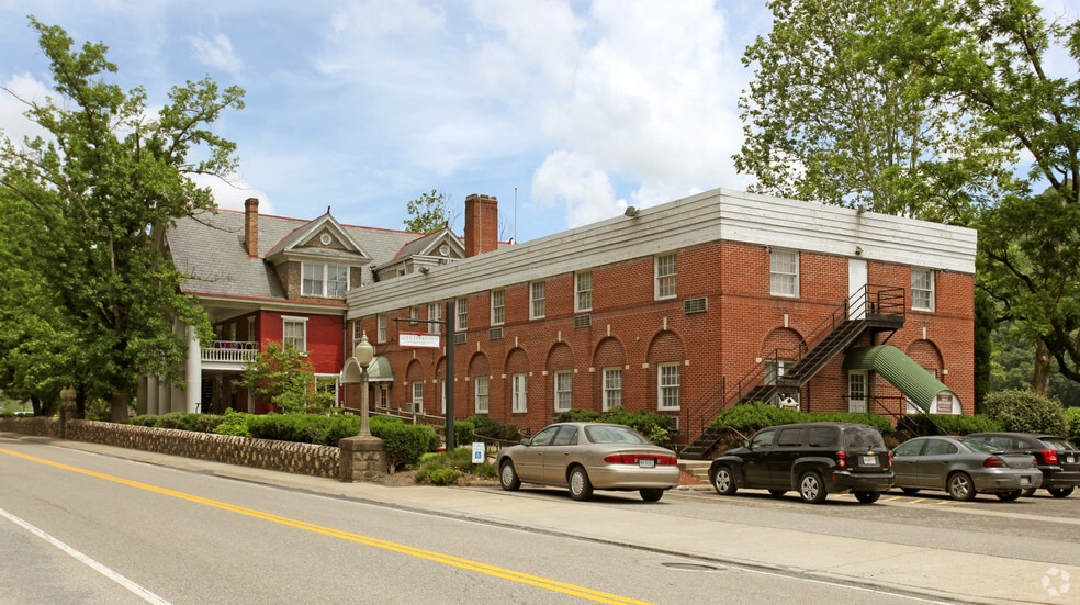 9022 Midland Trl, Glen Ferris, WV 25090