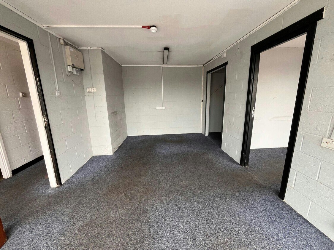 Edison Rd, Aylesbury for lease Interior Photo- Image 1 of 3