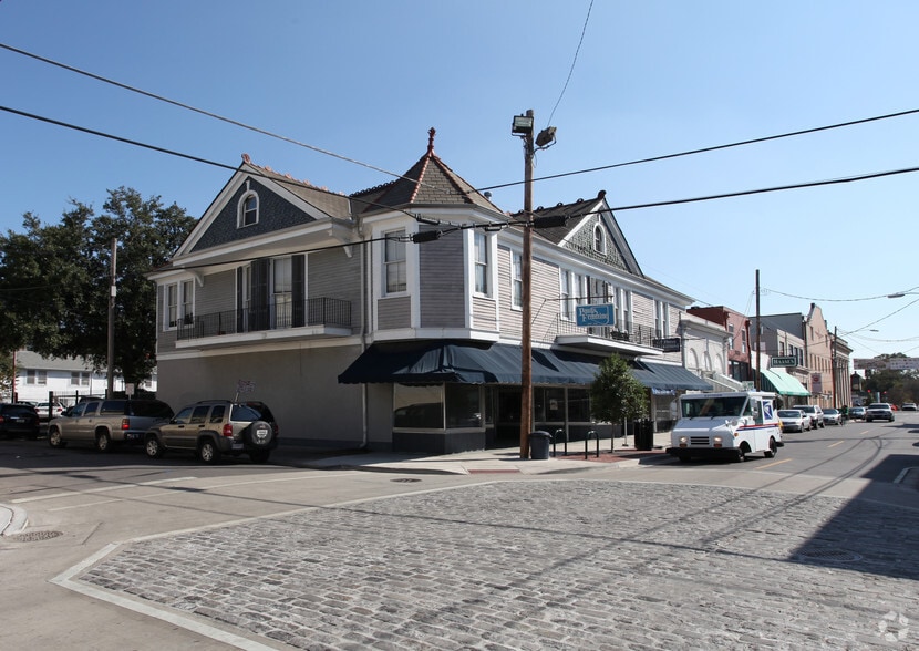 8131 Oak St, New Orleans, LA 70118