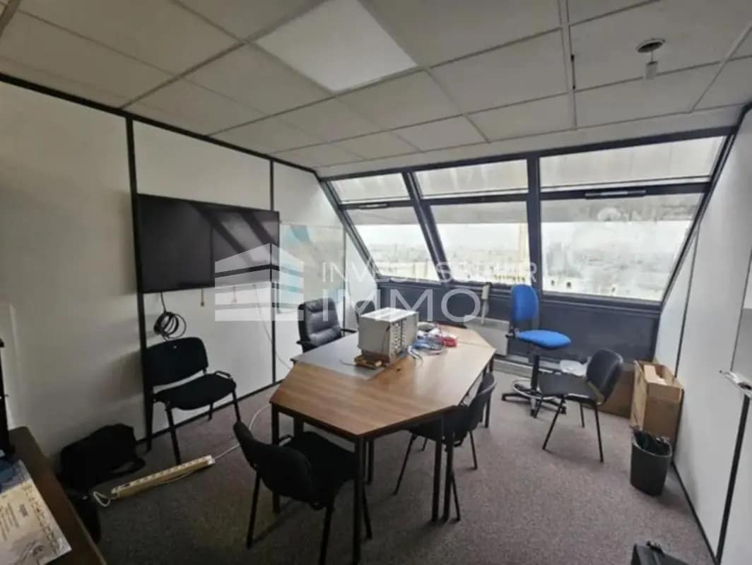 Office in Pantin for lease Interior Photo- Image 1 of 8