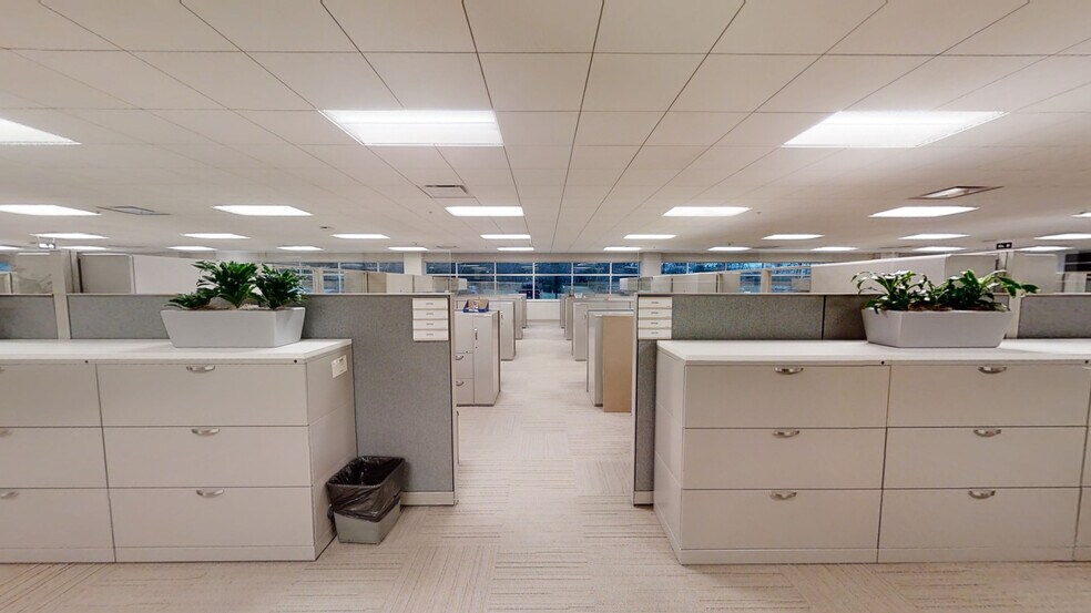 6744 S Howell Ave, Oak Creek, WI for lease - Interior Photo - Image 2 of 15