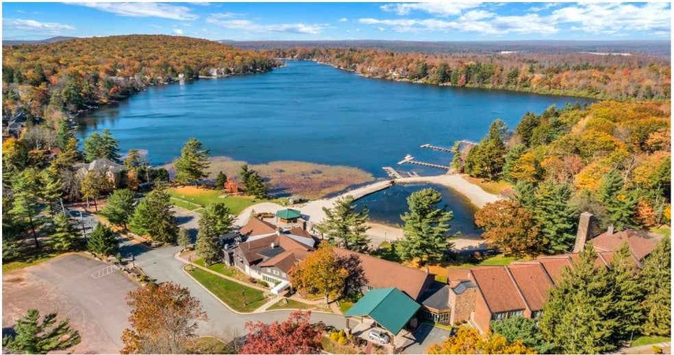 428 Moseywood Rd, Lake Harmony, PA for sale - Building Photo - Image 3 of 16