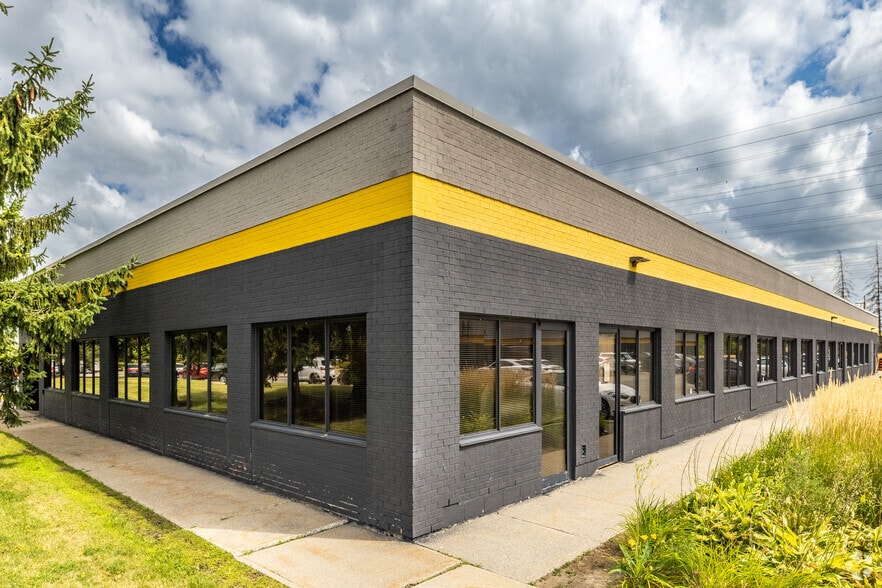 2305 St Laurent Blvd, Ottawa, ON for lease - Building Photo - Image 3 of 3