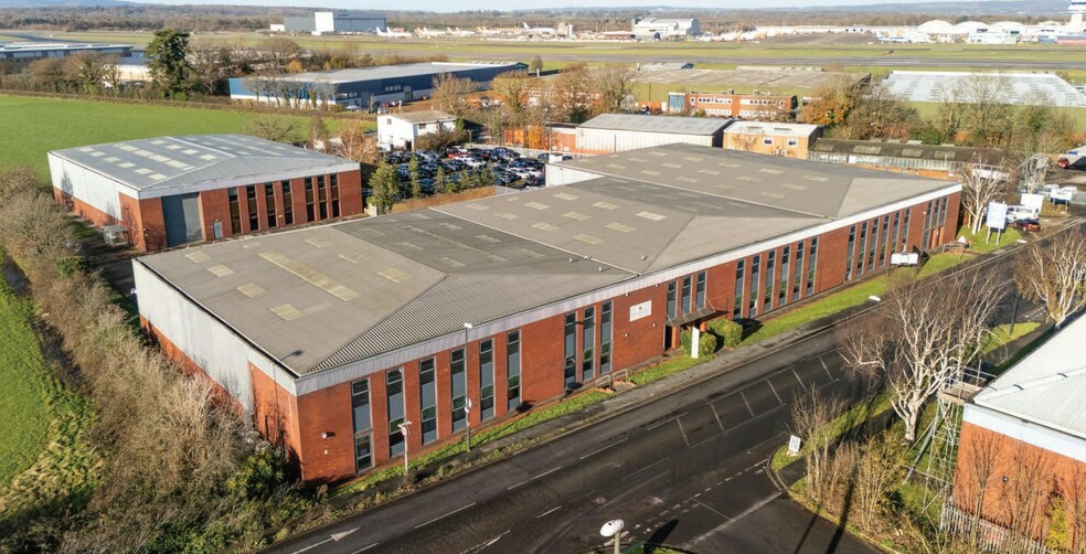 Old Brighton Rd, Lowfield Heath for lease - Building Photo - Image 3 of 7