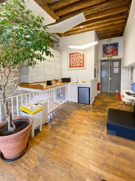 Retail in Paris for lease - Interior Photo - Image 3 of 8