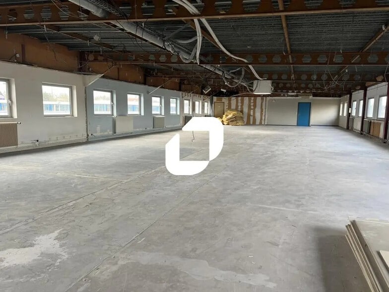 Office in Lesquin for lease - Interior Photo - Image 2 of 12