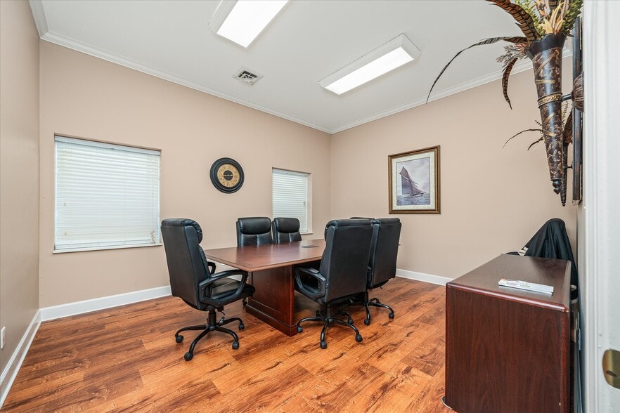 1307 West Ave, Crossville, TN for lease - Building Photo - Image 3 of 8