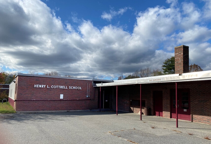 169 Academy Rd, Monmouth, ME for sale - Primary Photo - Image 1 of 1