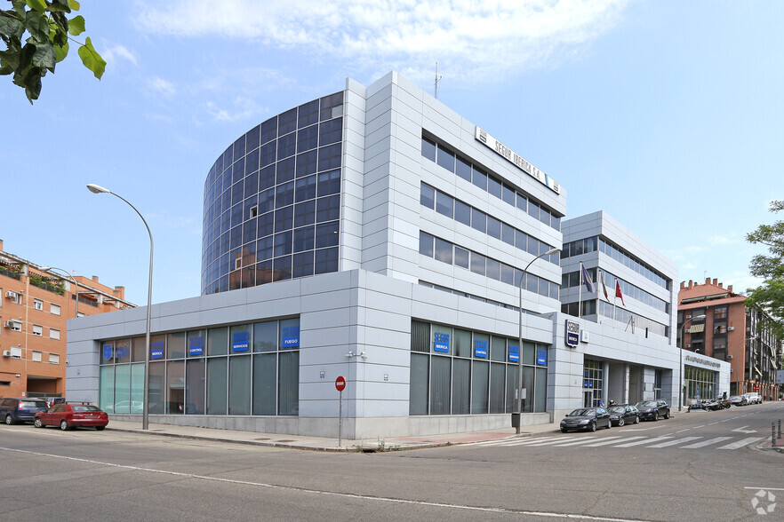 Calle De Juan De Mariana, 17, Madrid, Madrid for lease - Building Photo - Image 3 of 9