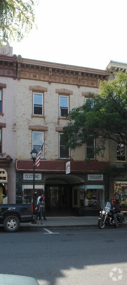 613 Warren St, Hudson, NY for sale - Primary Photo - Image 1 of 1