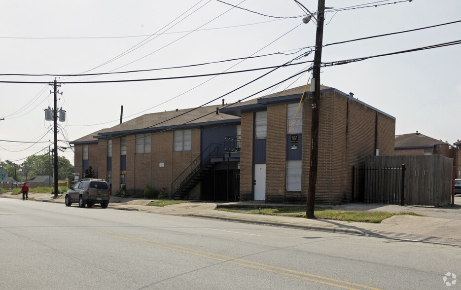 3710 Southmore Blvd, Houston, TX for sale - Building Photo - Image 2 of 4