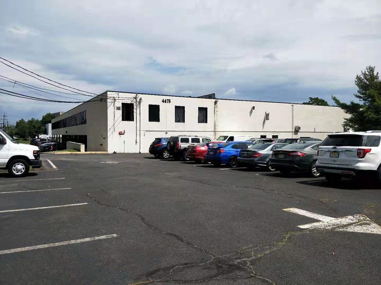 4475 S Clinton Ave, South Plainfield, NJ for lease - Building Photo - Image 1 of 3