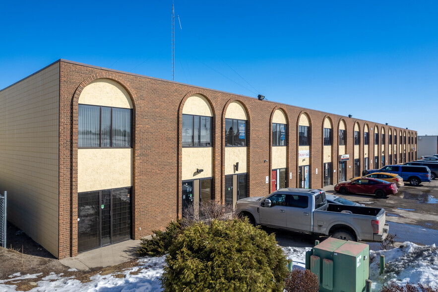 2016 25th Ave NE, Calgary, AB for lease - Building Photo - Image 1 of 2