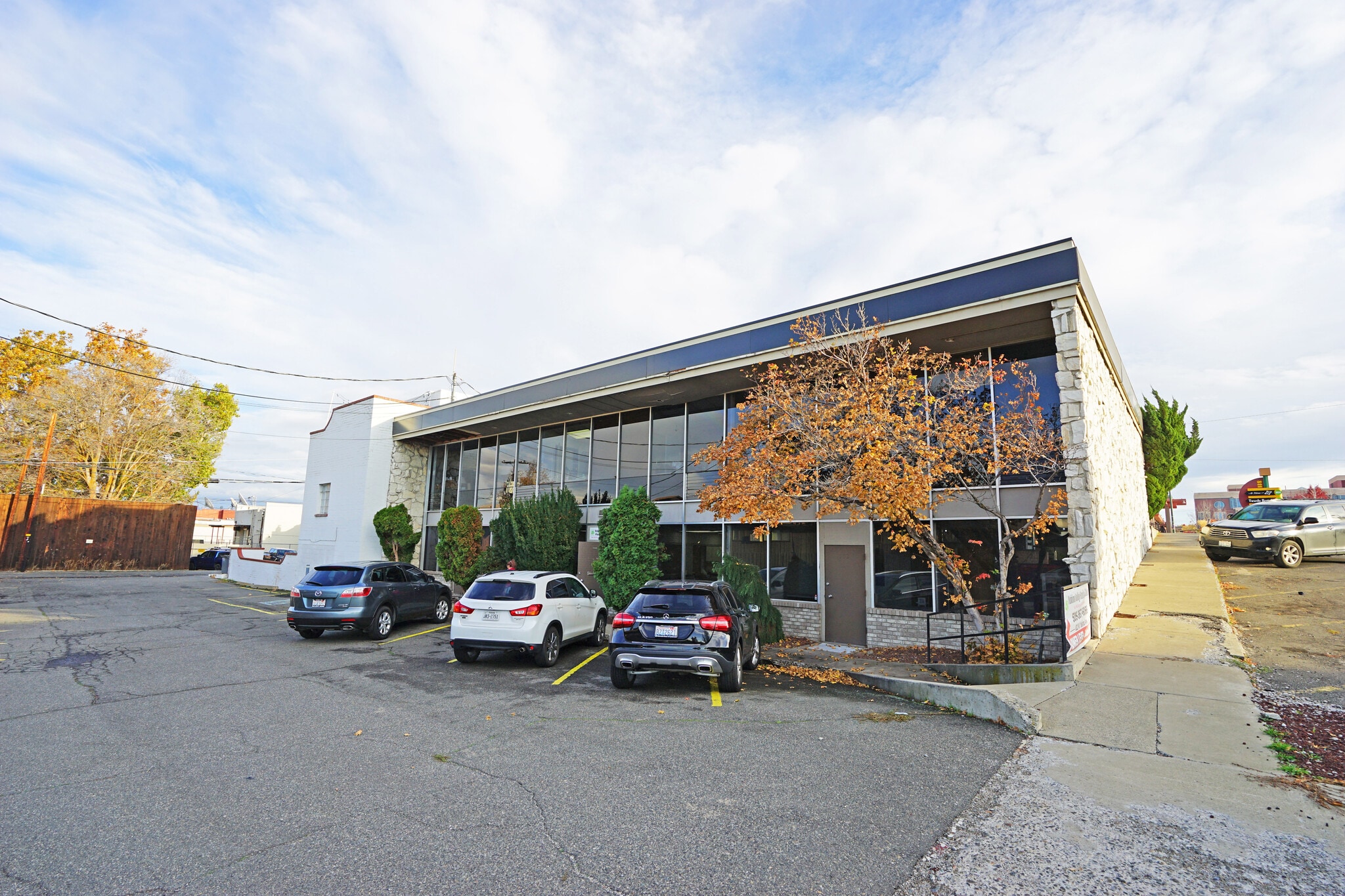 811 W Yakima Ave, Yakima, WA for lease Building Photo- Image 1 of 10