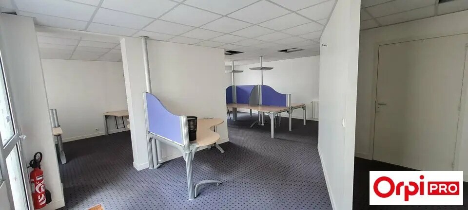 Office in Saint-Brieuc for lease - Interior Photo - Image 2 of 4