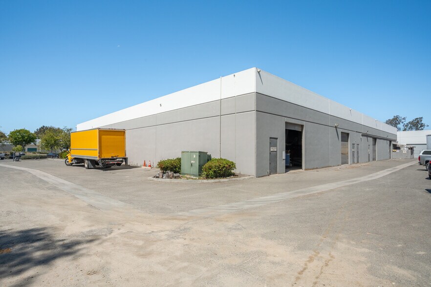 2620 Temple Heights Dr, Oceanside, CA for sale - Building Photo - Image 3 of 9