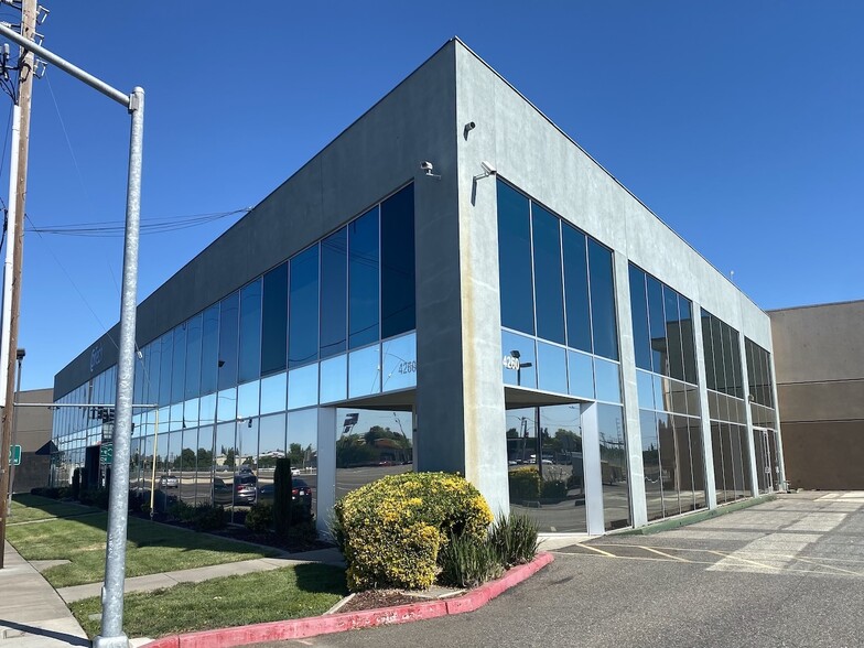 4260 Sisk Rd, Modesto, CA for lease - Building Photo - Image 1 of 12