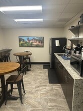 5711 Northwest Pky, San Antonio, TX for lease Building Photo- Image 1 of 5