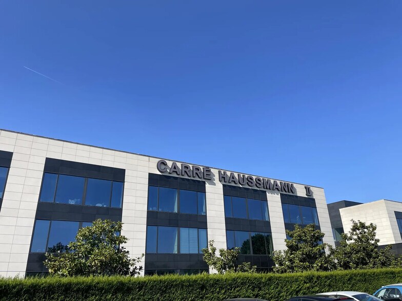 Office in Lieusaint for lease - Building Photo - Image 2 of 6