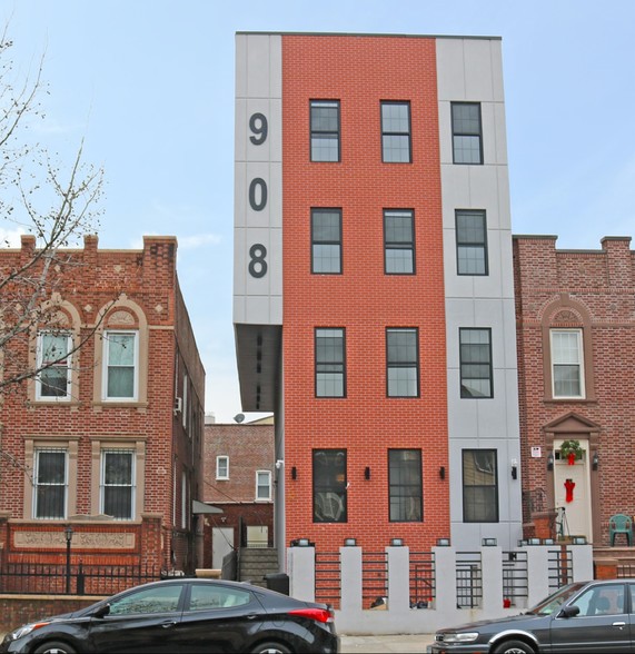 908 Bushwick Ave, Brooklyn, NY for sale - Primary Photo - Image 1 of 1