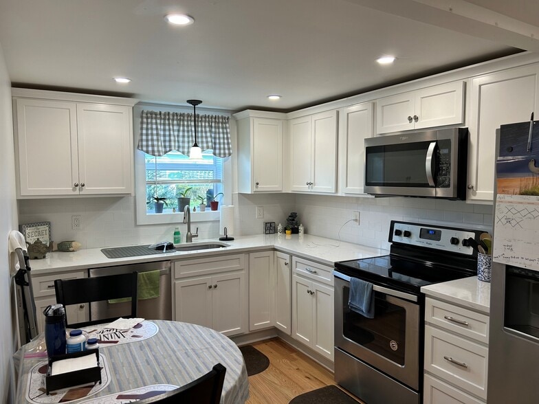 34 Benedict St, Norwalk, CT for sale - Interior Photo - Image 3 of 7