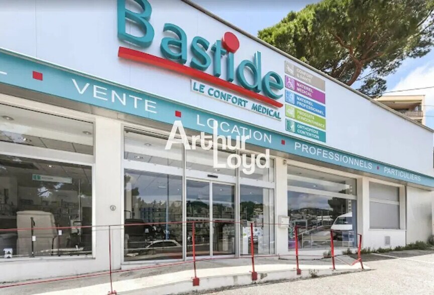 Retail in Cannes for lease - Building Photo - Image 2 of 3