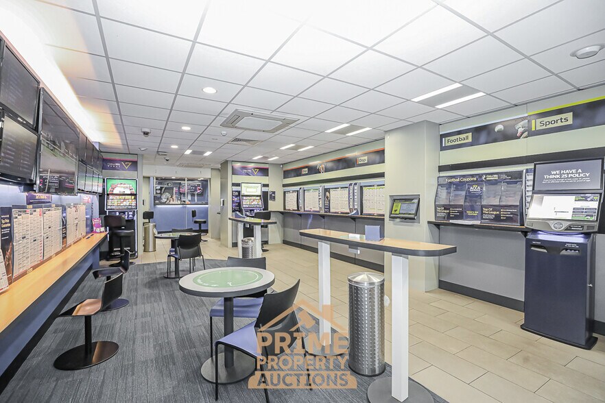 81 High St, Kirkcaldy for sale - Interior Photo - Image 3 of 10