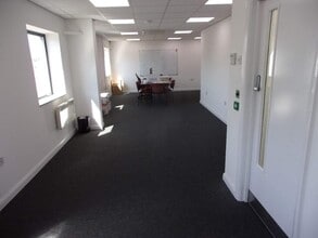 Oliver Close, Grays for lease Interior Photo- Image 1 of 1