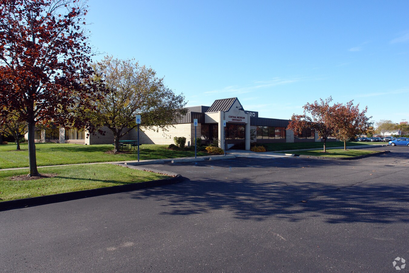 12220 E 13 Mile Rd, Warren, MI 48093