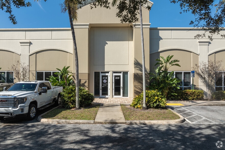 1850 NW 15th Ave, Pompano Beach, FL for lease - Building Photo - Image 3 of 11
