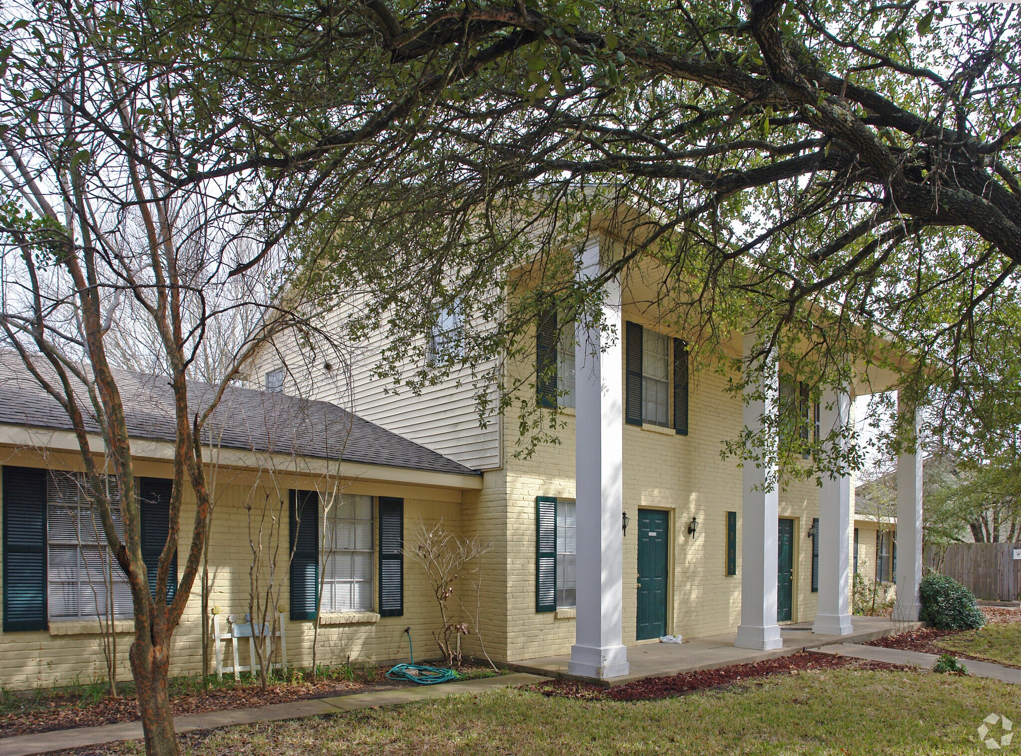 1805 Briar Oaks, Bryan, TX for sale Primary Photo- Image 1 of 1