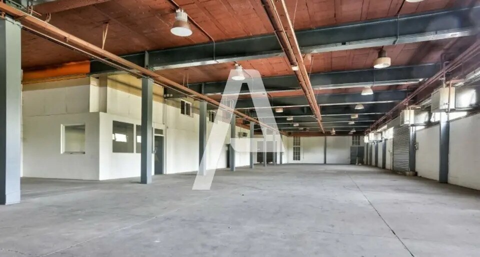 Office in Chilly-Mazarin for lease - Interior Photo - Image 3 of 6